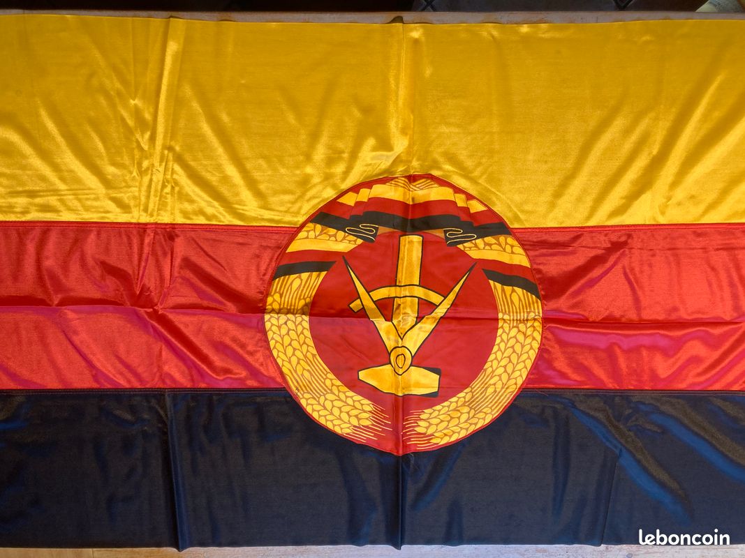 AZ FLAG Drapeau Allemagne de l'est 150x90cm - Drapeau Allemand - RDA 90