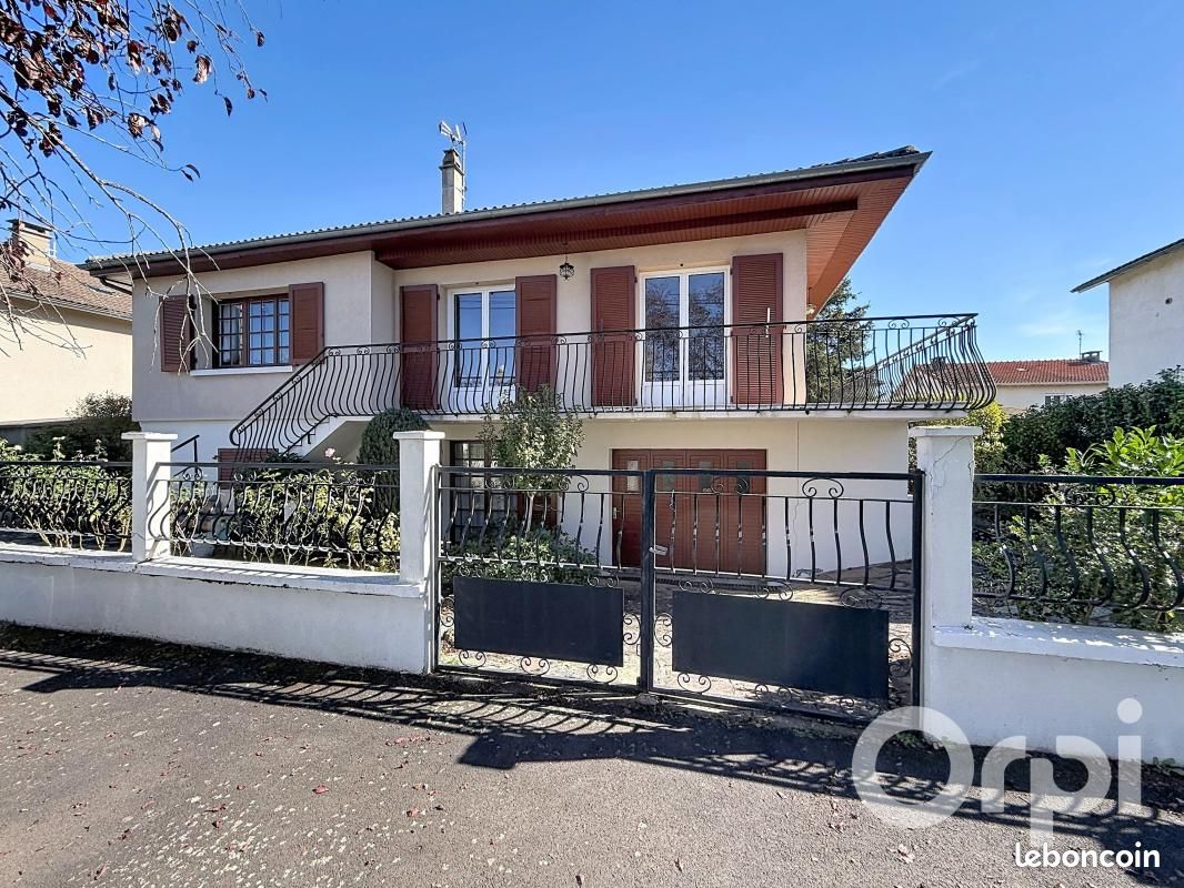 Maison 6 pièces 137 m² · à Issoire · 137 m² · 235 000 €
