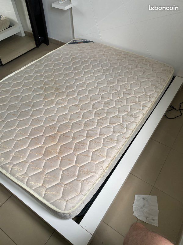 Ensemble lit complet 140x190 – Matelas orthopédique + Sommier + Tête de lit – Bon état (image 2)