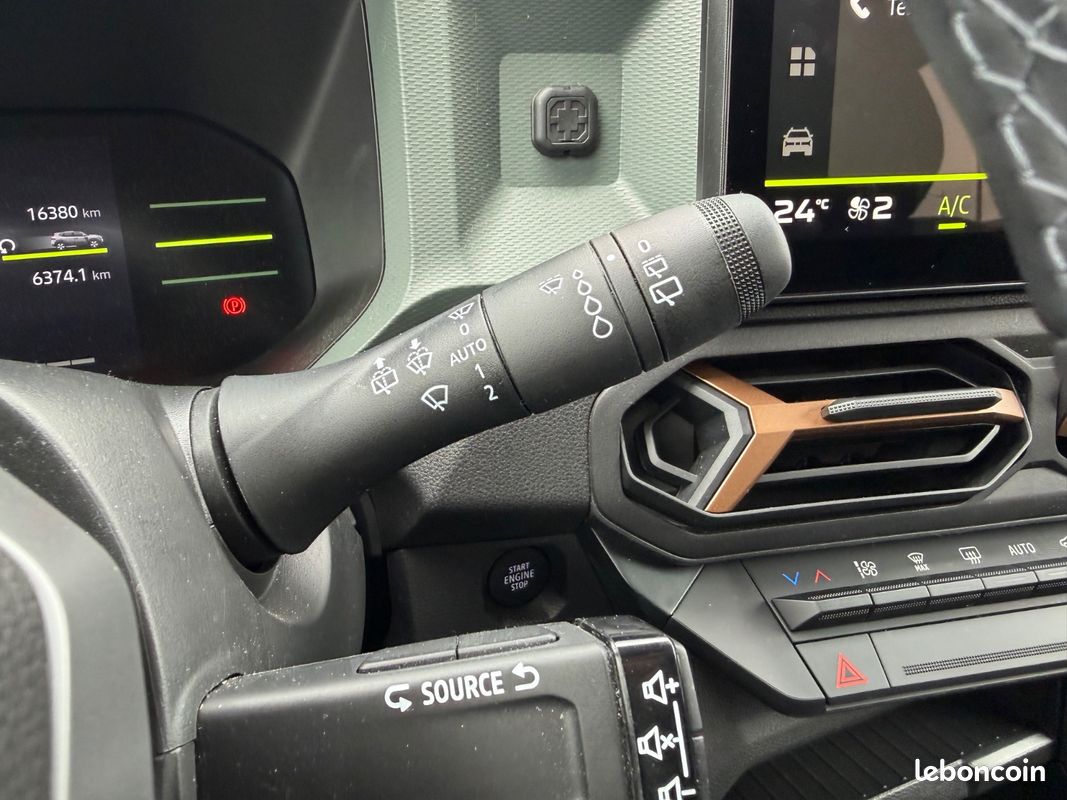 DACIA DUSTER TCe 141cv Hybride 4x2 EDC Extreme - Sièges Volant chauffants / CarPlay / Caméra 360 - (image 32)
