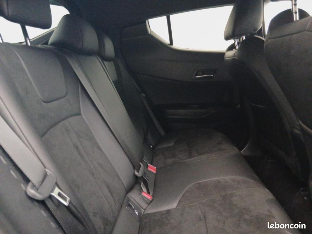 Toyota C-HR 2.0 Hybride 184ch Collection E-CVT (image 12)
