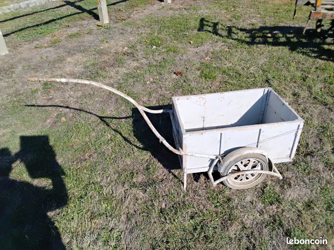 Petite remorque bois (image 1)