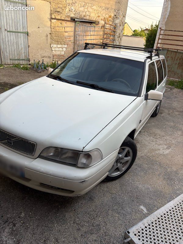 Volvo v70 (image 1)