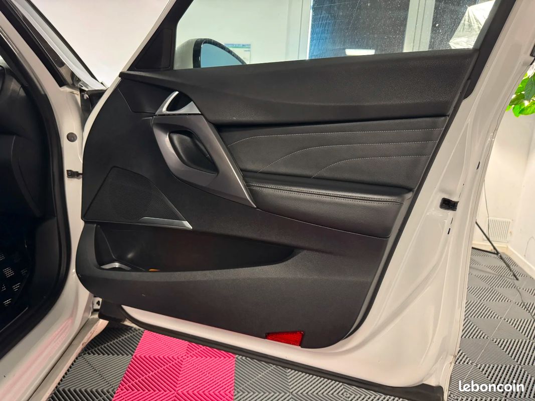 DS DS5 Hybrid 4x4 ETG6 So Chic (image 25)