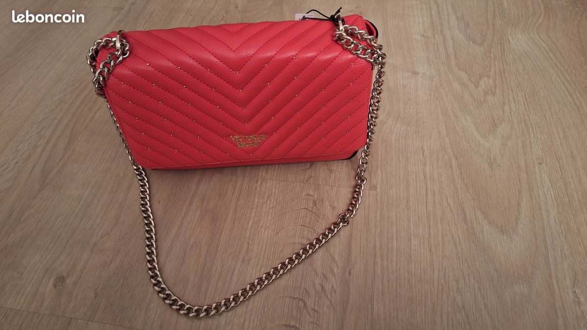 Sac rouge Victoria's Secret Accessoires Bagagerie