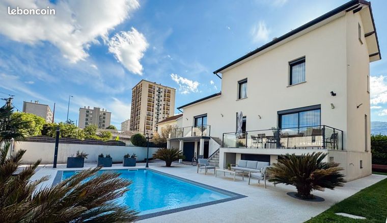 Maison 6 pièces 180 m² — 1
