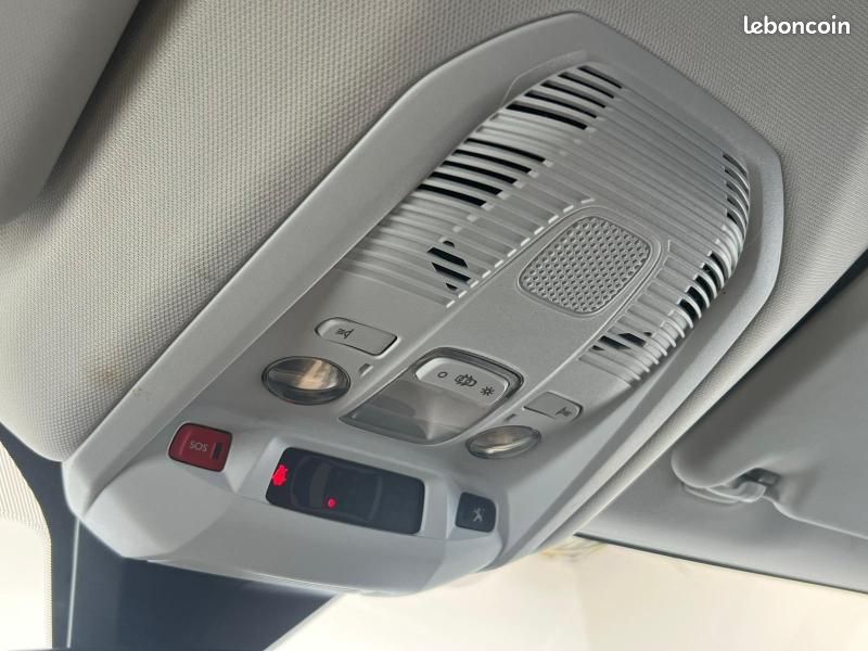 Peugeot 3008 1.2 PureTech 130ch S&S Style EAT8 (image 20)