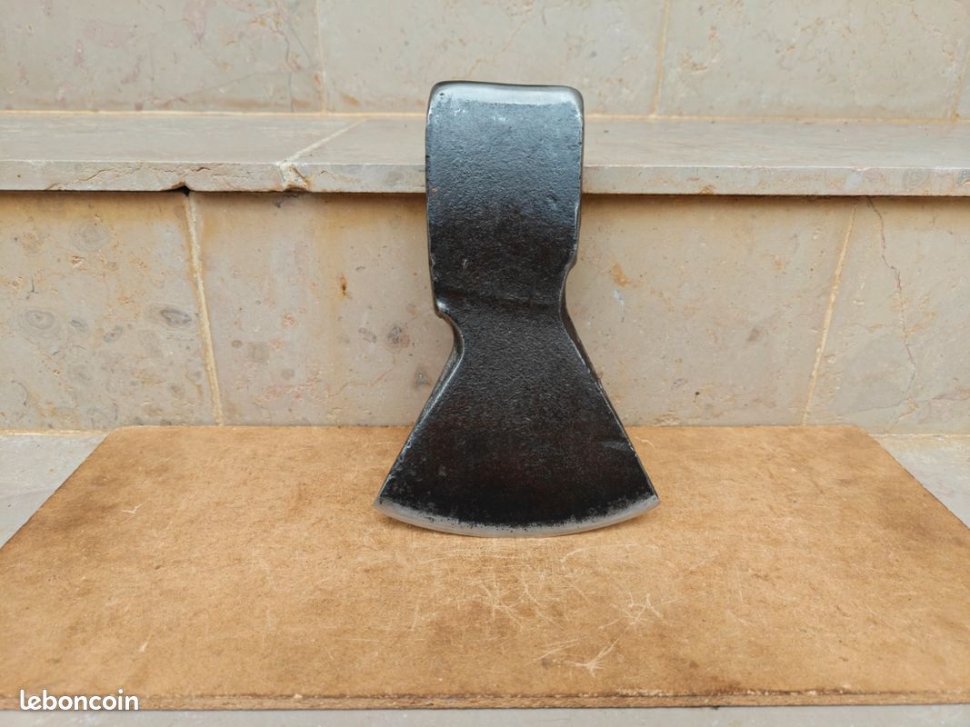 Hache forgée estampillée (2,2kg) (image 2)