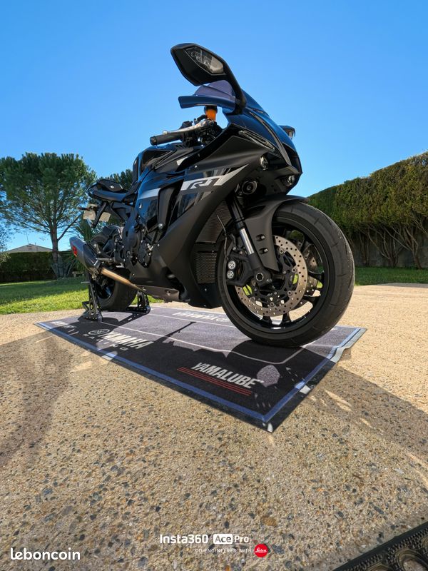 Yamaha r1 2024 Motos - Main Image