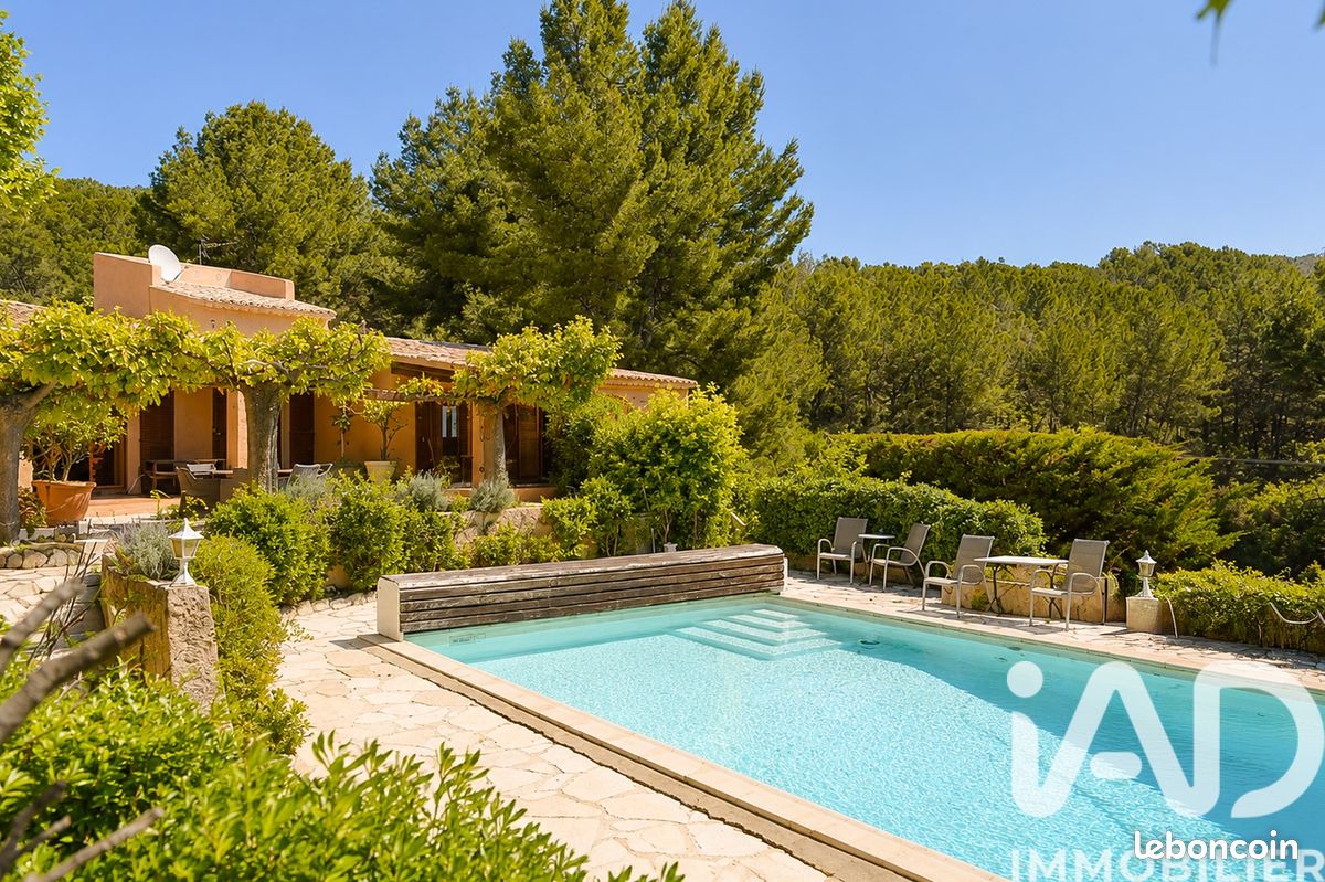 Maison 7 pièces 215 m² · à Bandol · 215 m² · 1 045 000 €