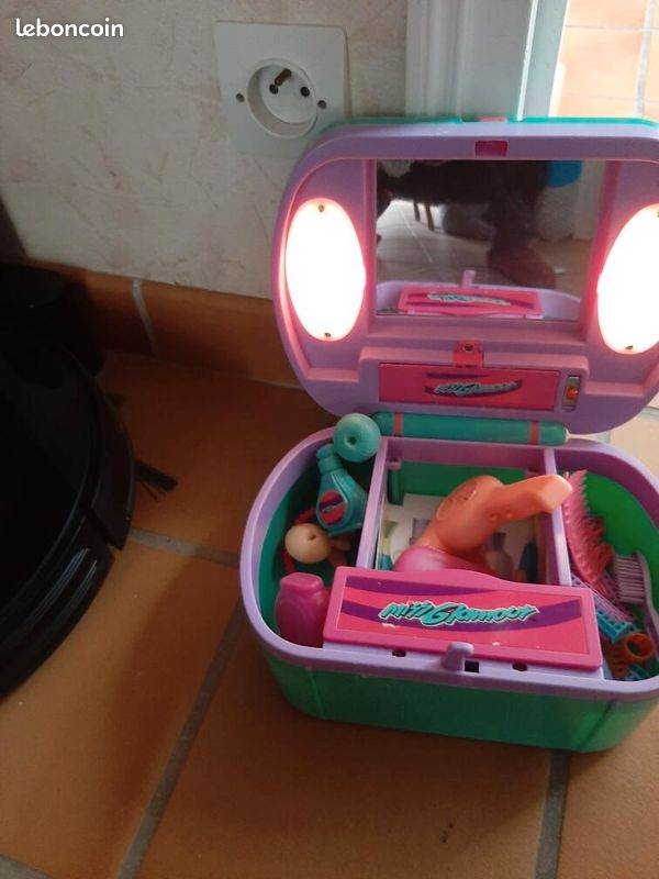 Petite coiffeuse (image 2)