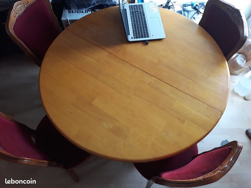 Table et Chaises (peut-être acheter séparément) (image 1)