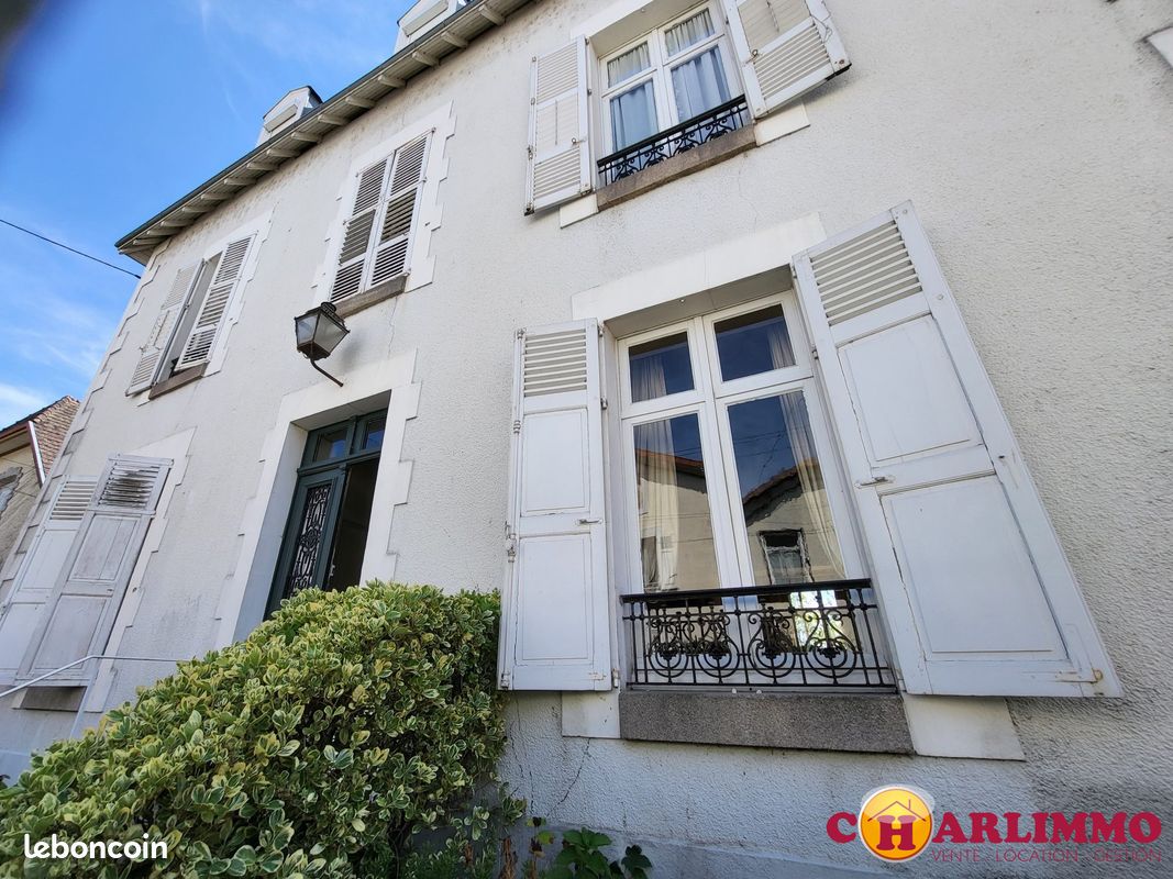 Maison 8 pièces 245 m² · à Saint-Junien · 245 m² · 286 000 €