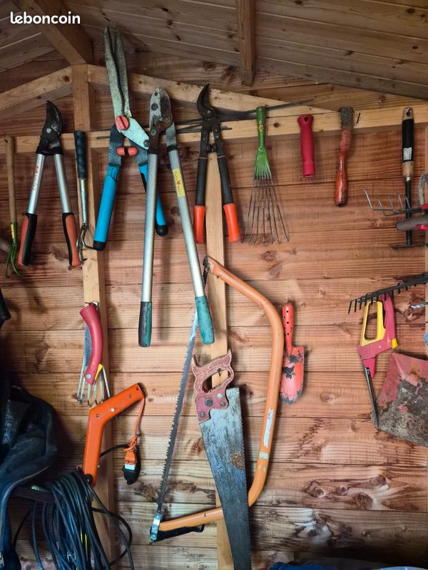 Lot de plus de 25 outils de jardin à main et électriques- Bonne affaire (image 1)