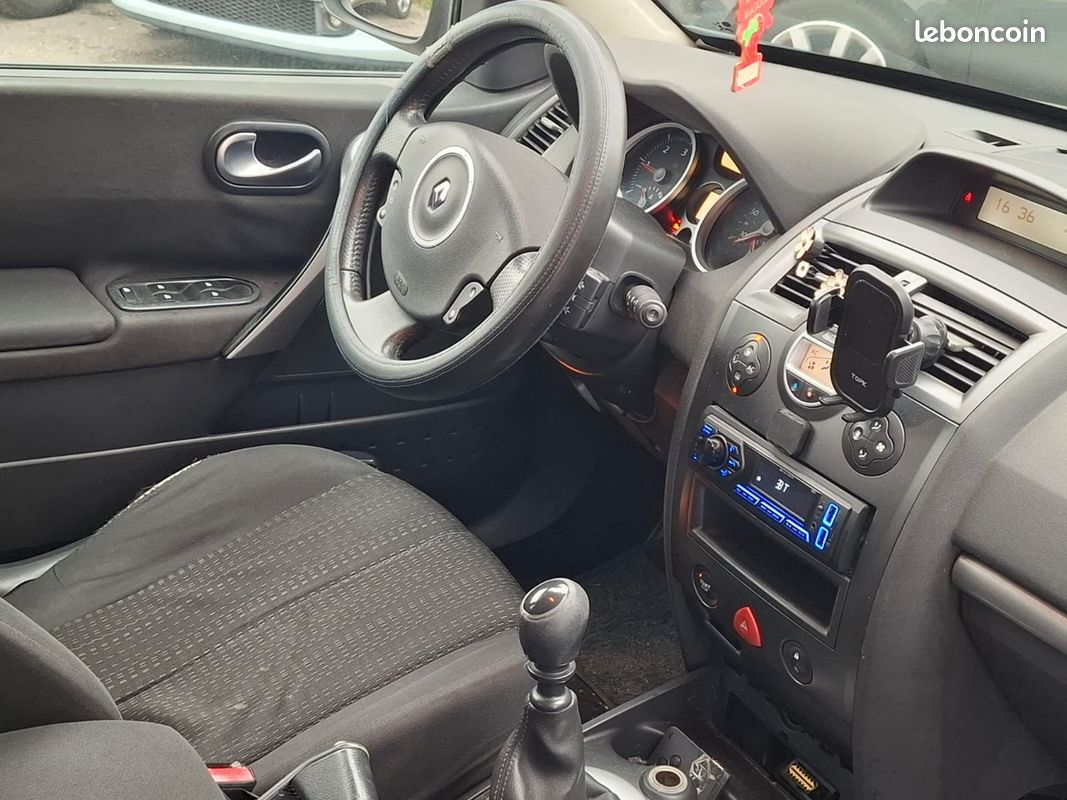 RENAULT Megane II Hatchback 1.5 dCi 106cv - 5 places - CONFORT - (image 4)