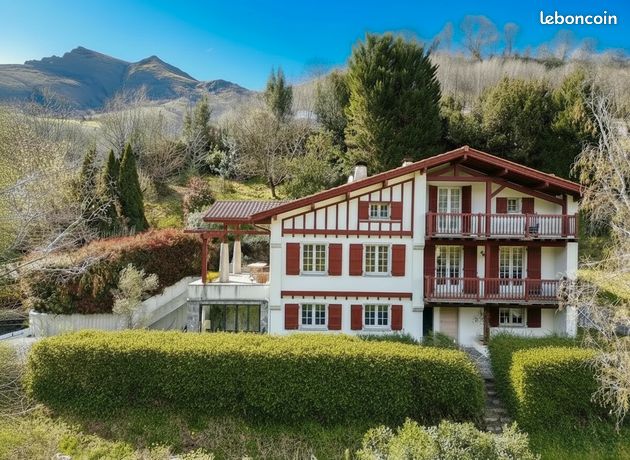 Propriété 6 pièces 235 m²