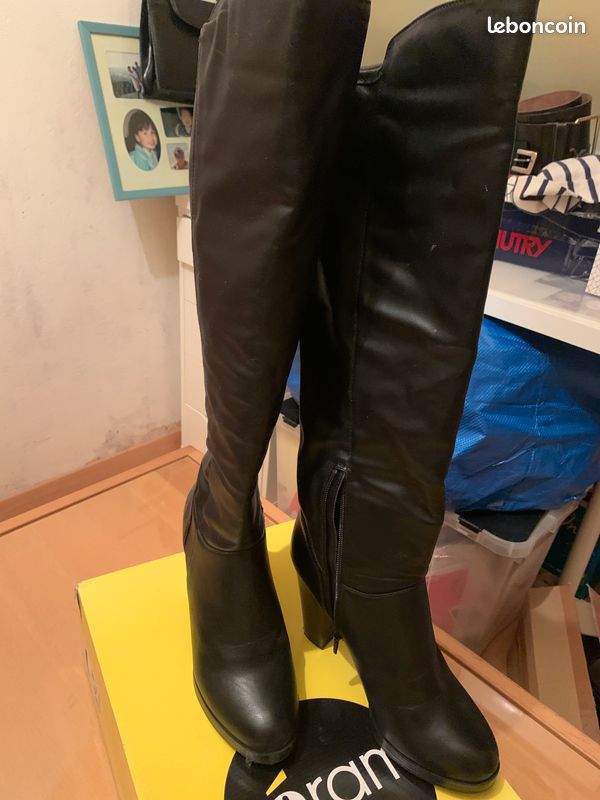 Bottes neuves jamais mises Eram pointure 40 dans carton d'origine