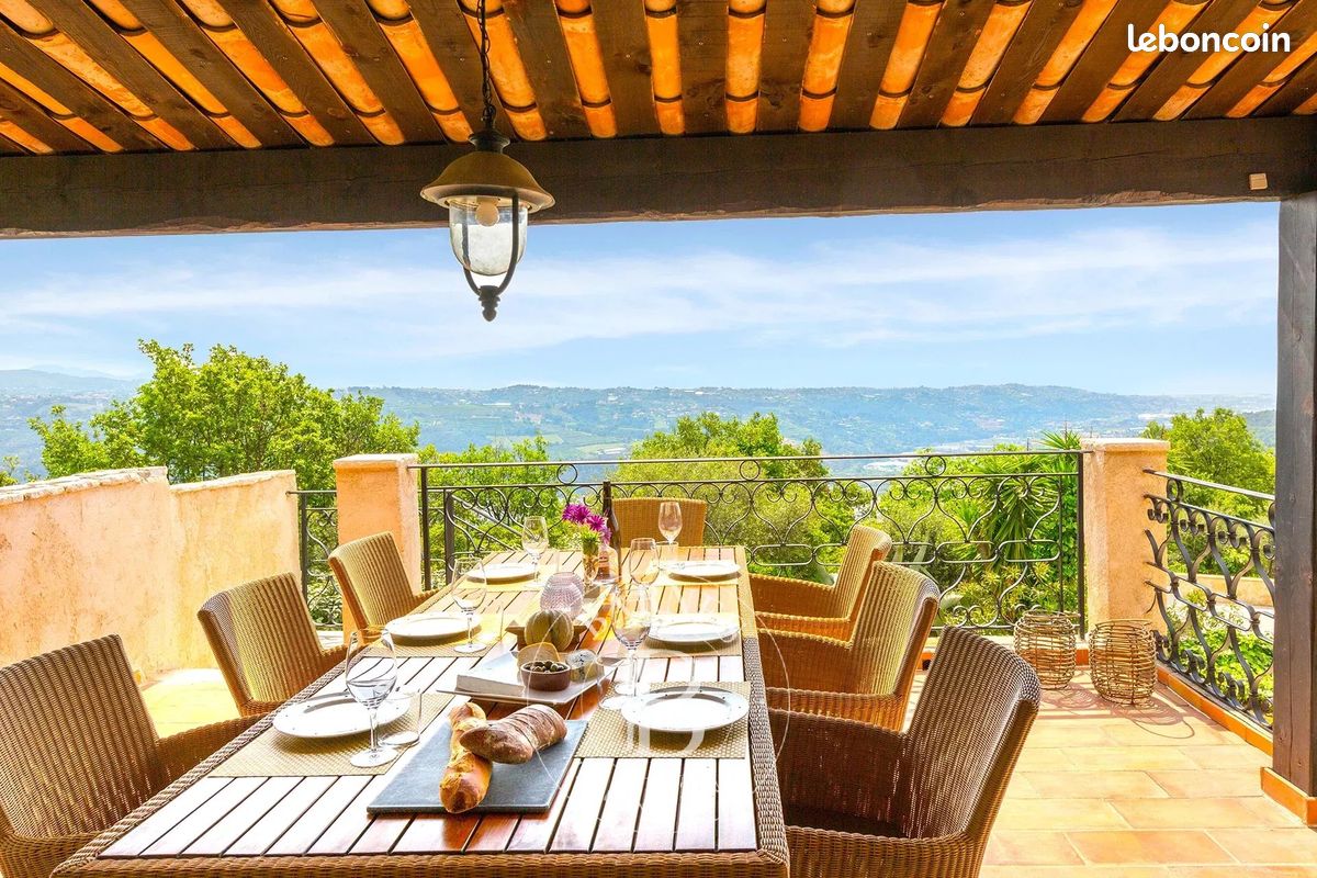 Maison 6 pièces 187 m² · à Gattières · 187 m² · 990 000 €