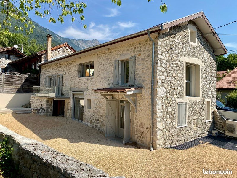Maison 8 pièces 149 m² · à Saint-Ismier · 149 m² · 700 000 €