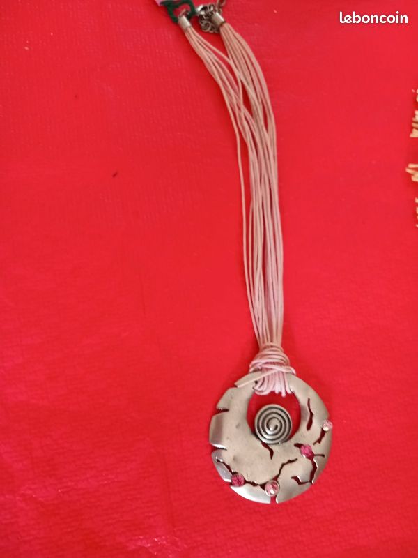 Colier fantaisie (image 1)