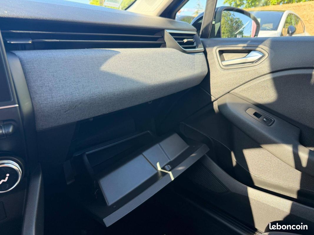 RENAULT Clio E-Tech full hybrid 145 Evolution (image 30)