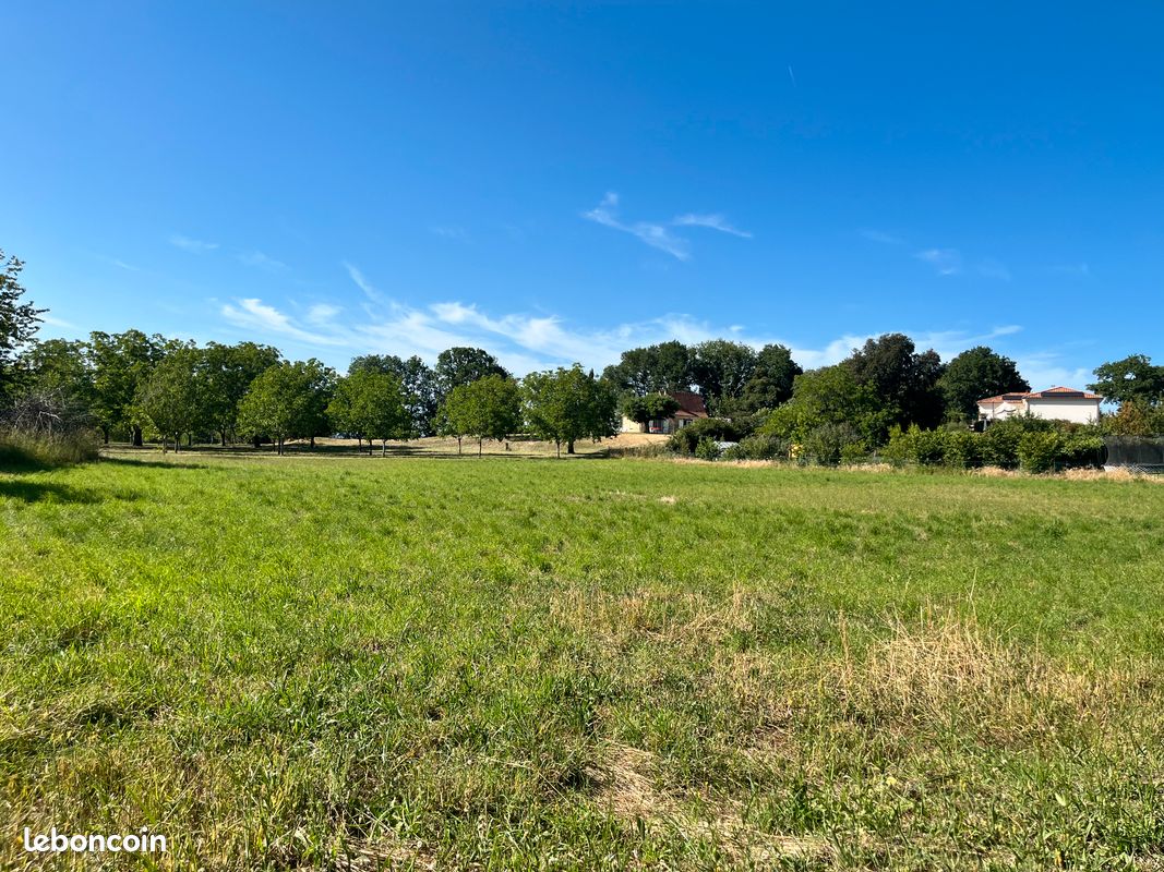 Magnifique terrain de 2000 m2 - potentiel d'acquisition de 2 lots pour un total de 4000 m2 · à Salignac-Eyvigues · 37 000 €