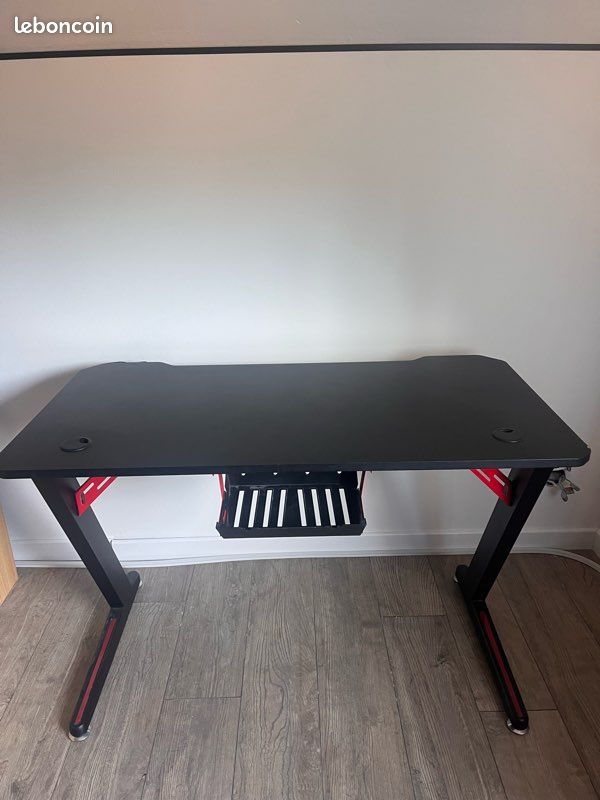 Bureau gaming (image 4)
