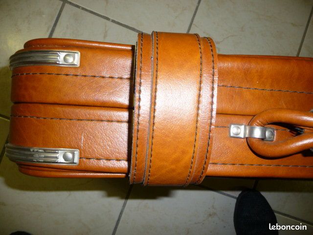 Valise NEUVE-SKAI imitation CUIR - 60 cm X 40 cm (image 3)