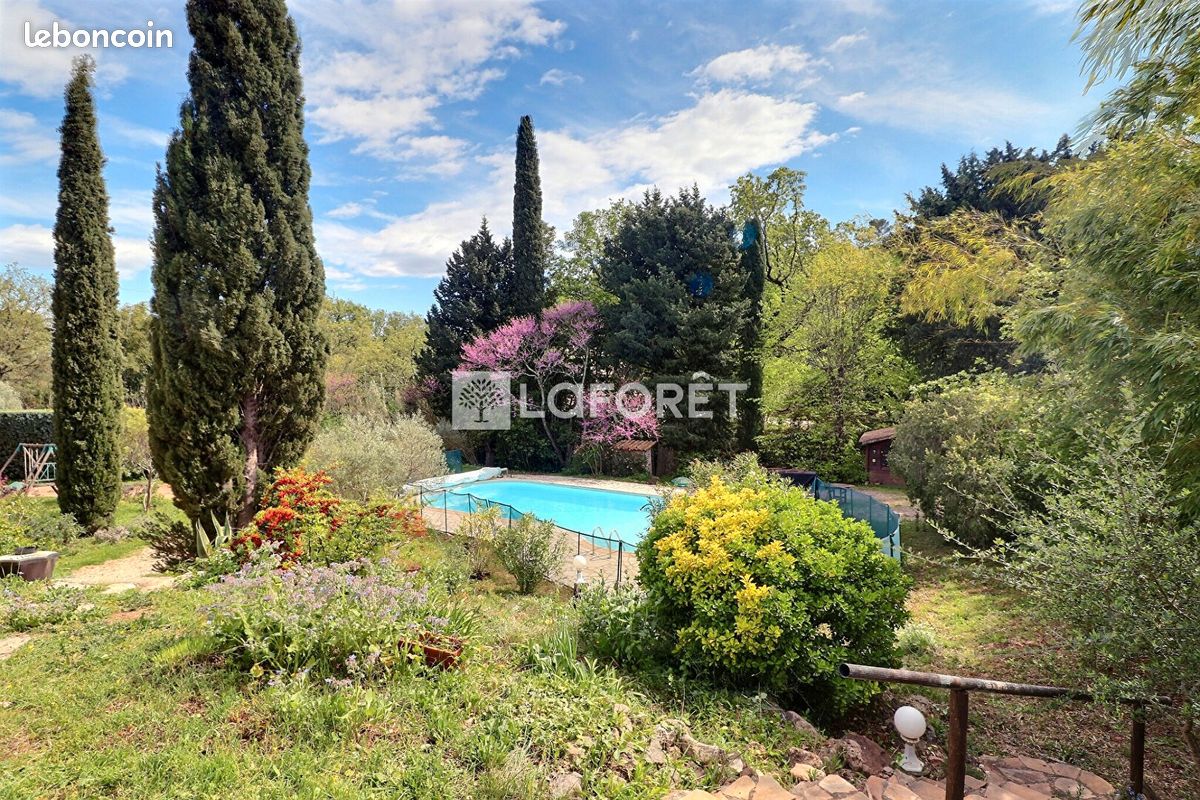 Maison 5 pièces 186 m² · à Cuers · 186 m² · 2 109 €/mois