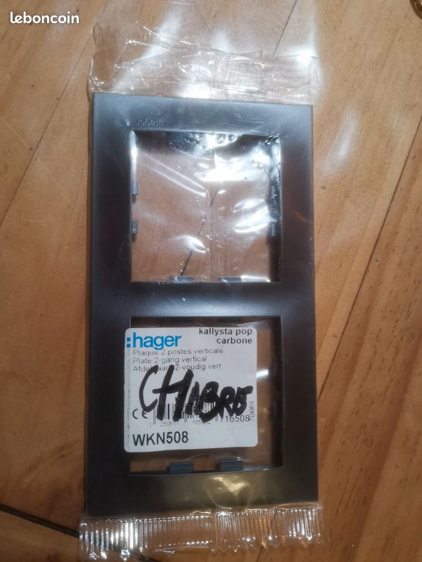 Kallysta épure plaque 3 postes verticale entraxe 57... - HAGER WK937