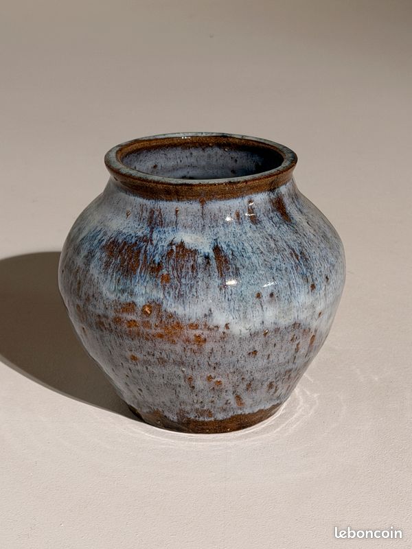 Vase Grès Porcelanque, sgnature à dentfer