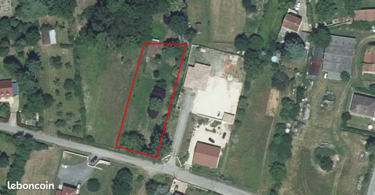 Terrain 1500 m² · à Chantelle · 1 500 m² · 18 000 €