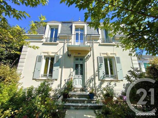 Maison 9 pièces 230 m²