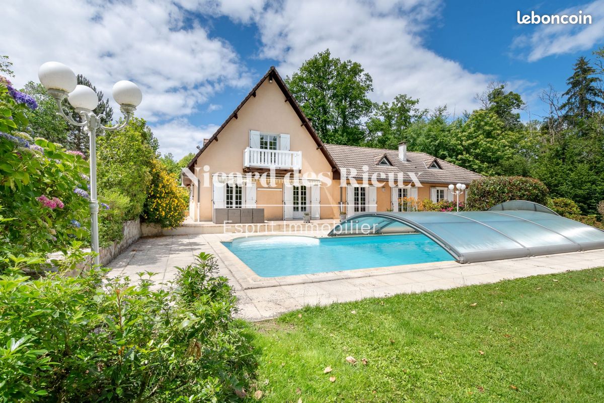 Maison 5 pièces 221 m² · à La Geneytouse · 221 m² · 345 000 €
