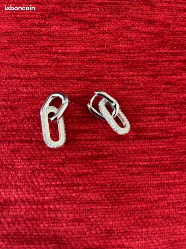Boucles d’oreilles maillons argentés strass – neuves (image 1)