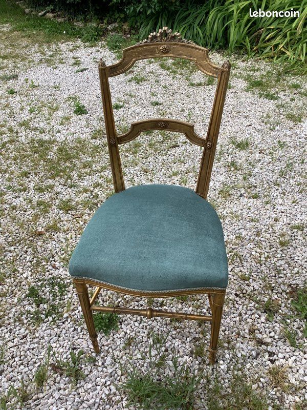 Chaise ancienne de chambre dorée (image 1)