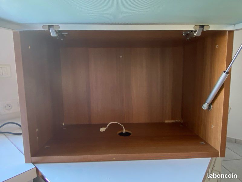 Meubles haut de cuisine avec lumière intégrée (image 2)
