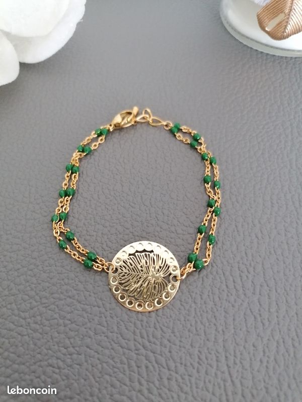 Bracelet 2 rangs avec chaîne en acier inoxydable doré avec perles epoxy vertes (image 1)