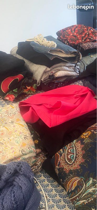 Lot de vêtement femme du 32 au 36 pour 60 euros (image 1)