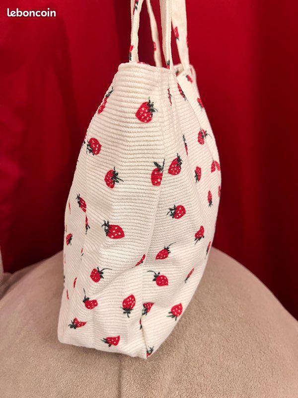 🍓Sac fourre tout en velours côtelé blanc et motifs de fraises neuf korean fashion (image 16)