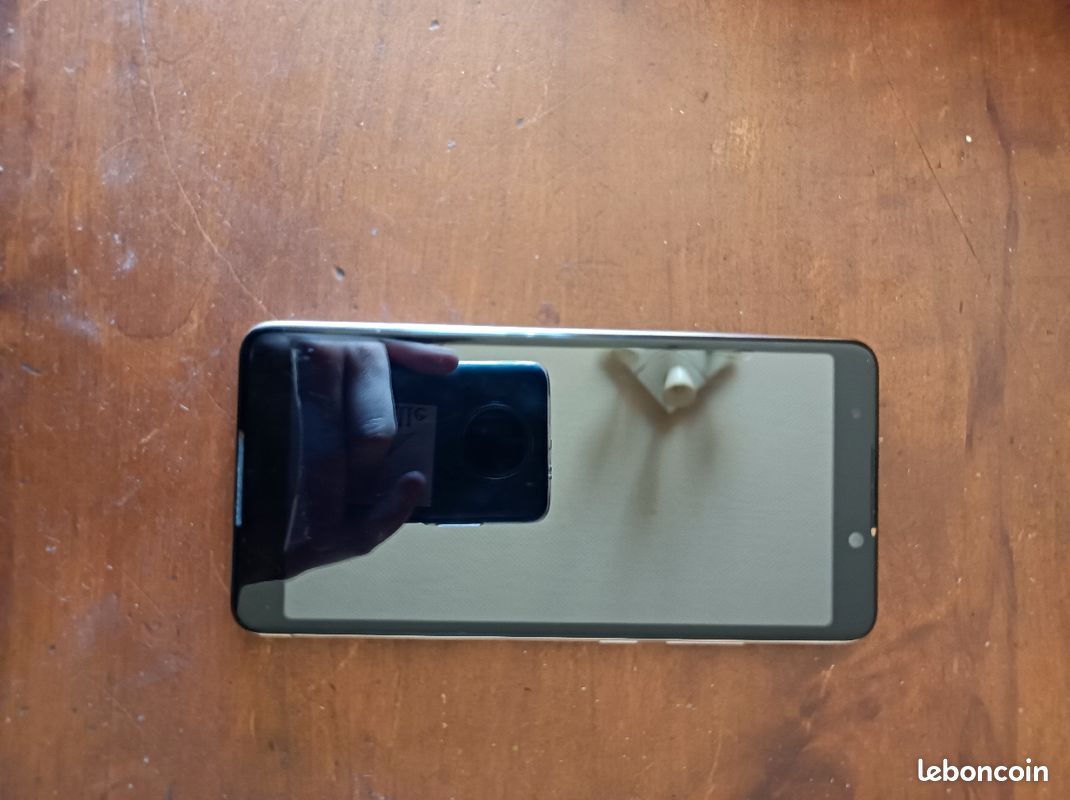 Smartphone Wiko Lenny 5 Noir - 16 Go - Écran LCD Cassé (HS) - Pour Pièces/dépannage
