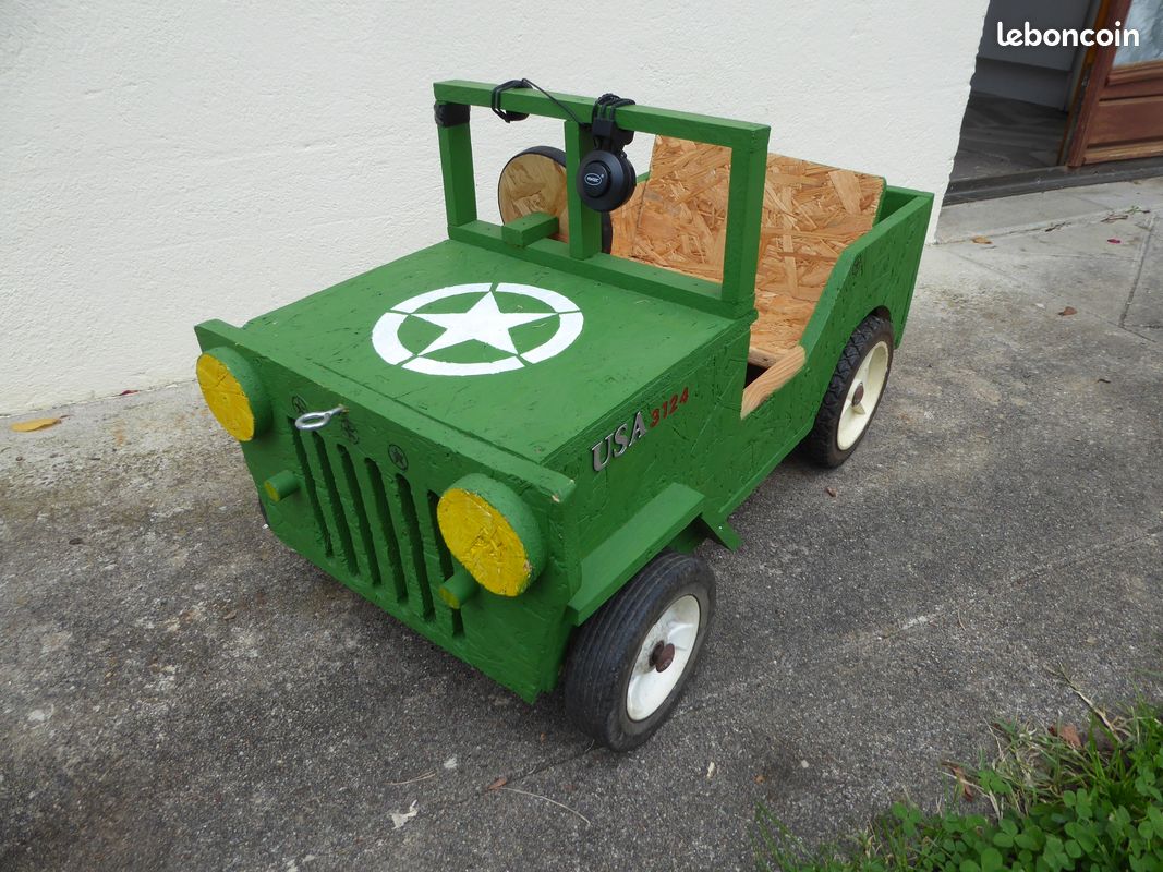 Voiture jouet sans pédales style jeep D Day pour enfant (image 1)