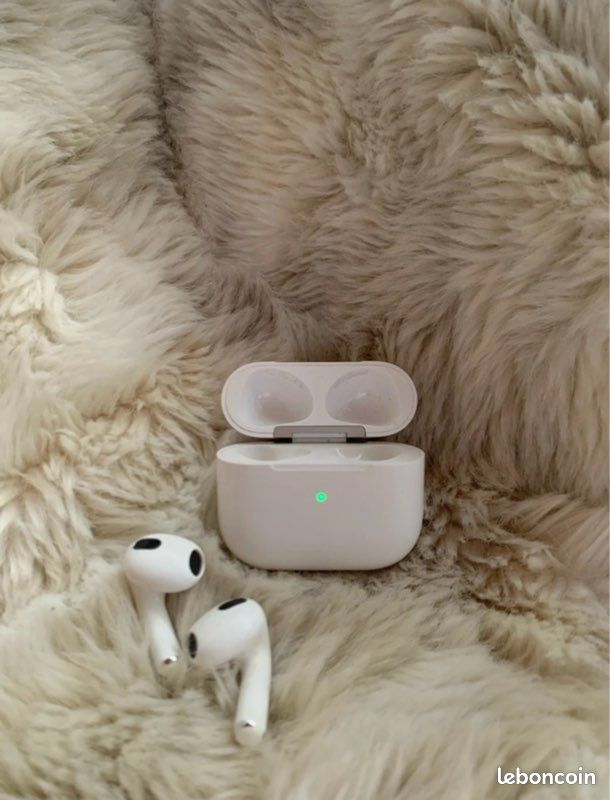 AirPods 3 – Bon état avec protection noire pailletée (image 2)