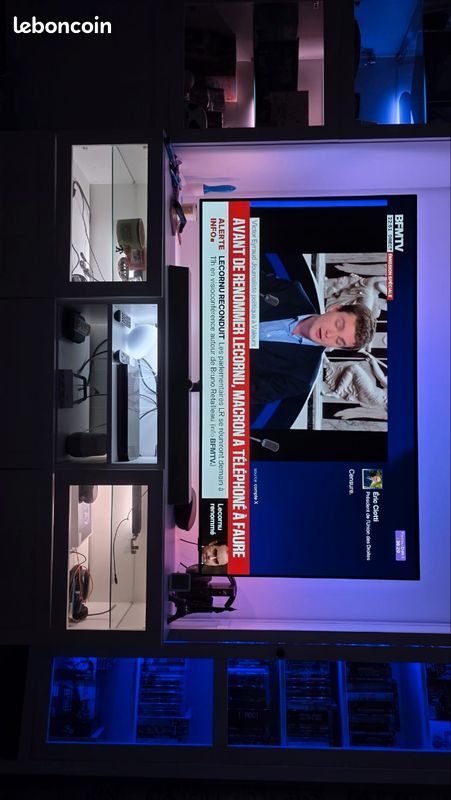 TV Oled 65" 4K Ambilight 4 côtés & barre de son Philips 65OLED935 (image 2)