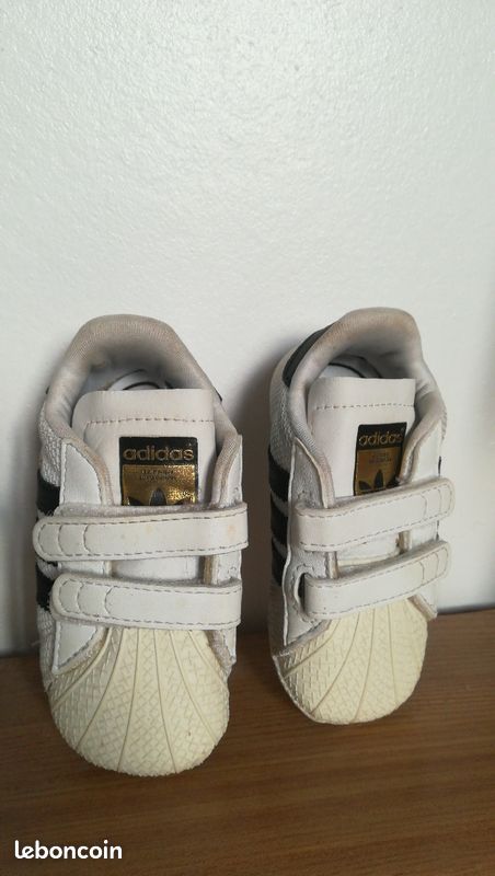 Chaussures chaussons Adidas bébé taille 18 (image 2)