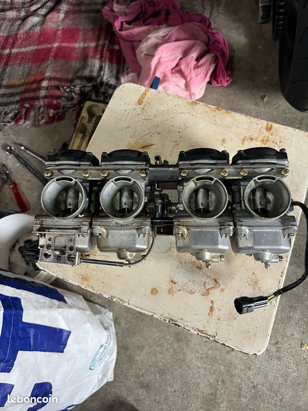 Rampe de carburateur 750 kz (image 1)