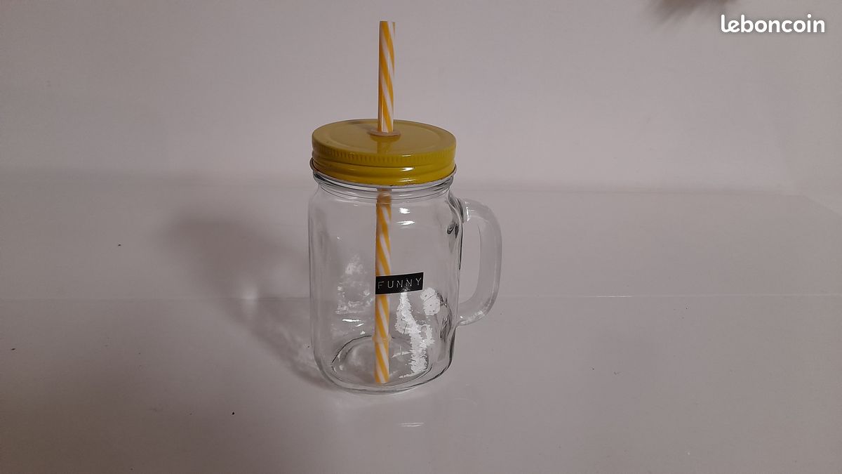 Pot en verre avec paille (image 1)