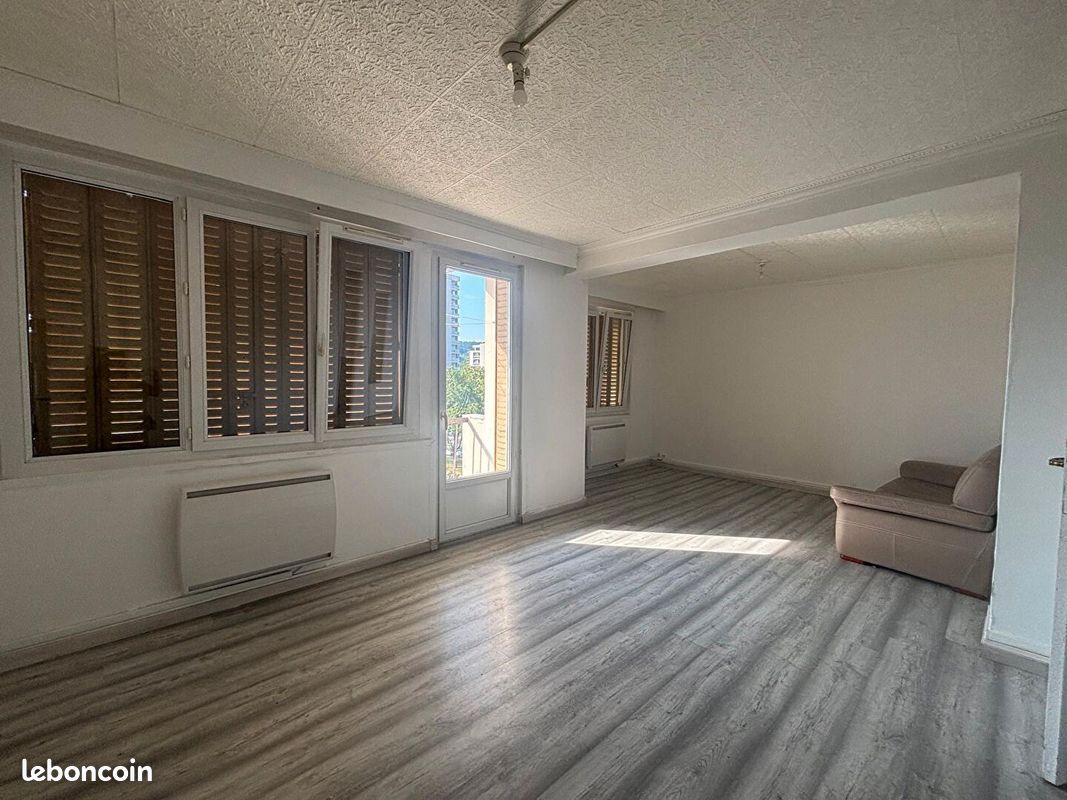 Appartement 3 pièces 67 m² · à Oyonnax · 67 m² · 86 000 €