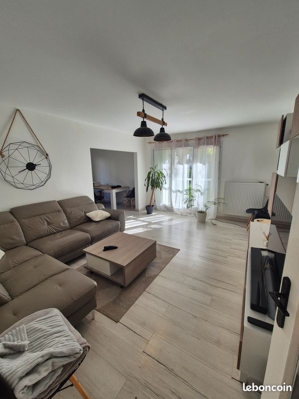 Appartement 4 pièces 80 m² · à Magny-les-Hameaux · 80 m² · 210 000 €