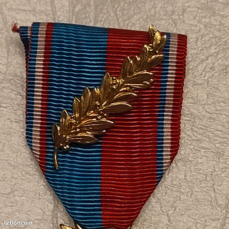 R434_ANCIENNE MÉDAILLE DE la confédération musicale de France + épingle